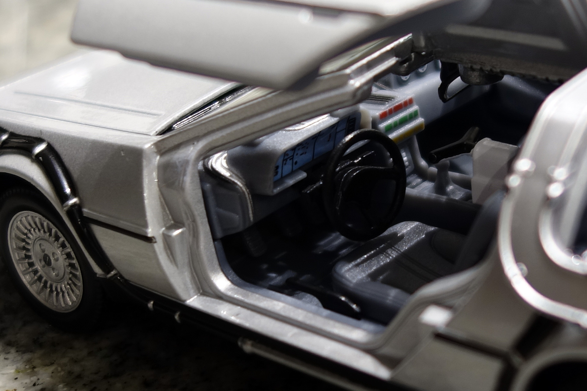 Delorean-12