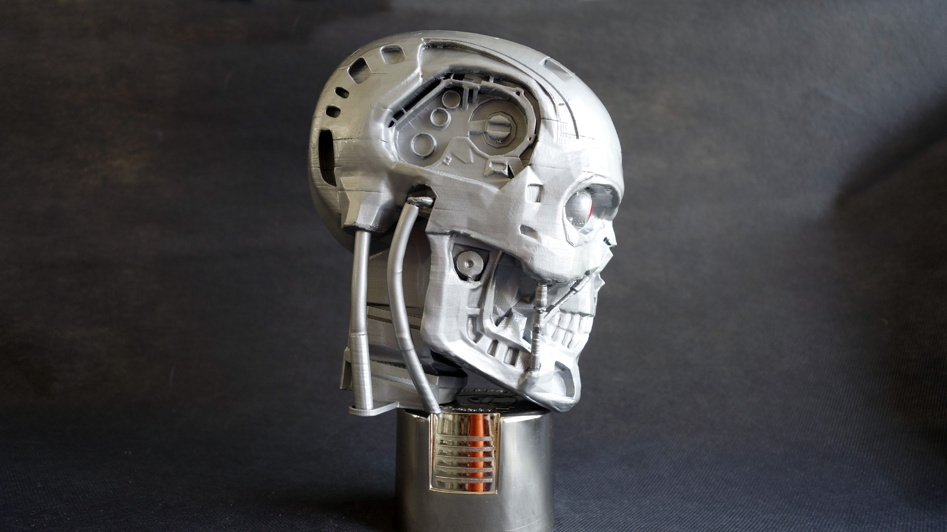 T800-04
